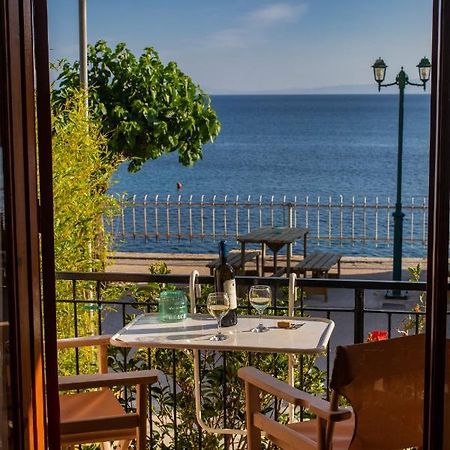 Notos Sea Front Apartment Glossa Extérieur photo
