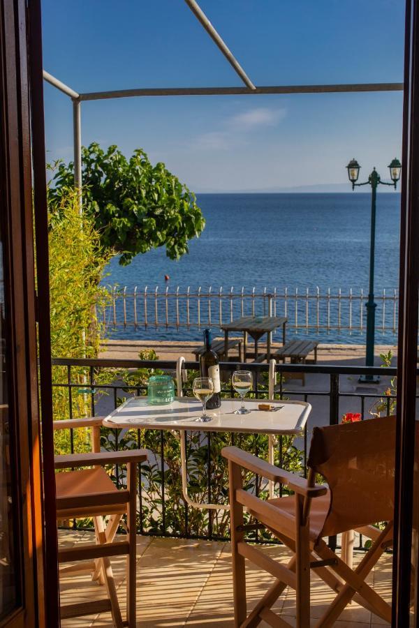 Notos Sea Front Apartment Glossa Extérieur photo