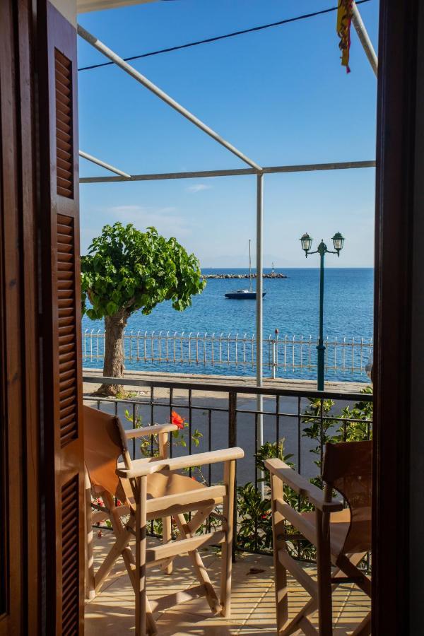Notos Sea Front Apartment Glossa Extérieur photo