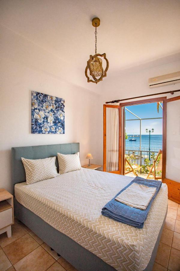 Notos Sea Front Apartment Glossa Extérieur photo